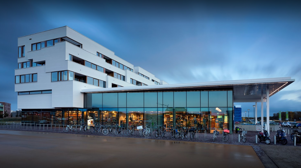 Isolgomma-Einkaufszentrum „Albert Heijn“ und Wohnanlage
